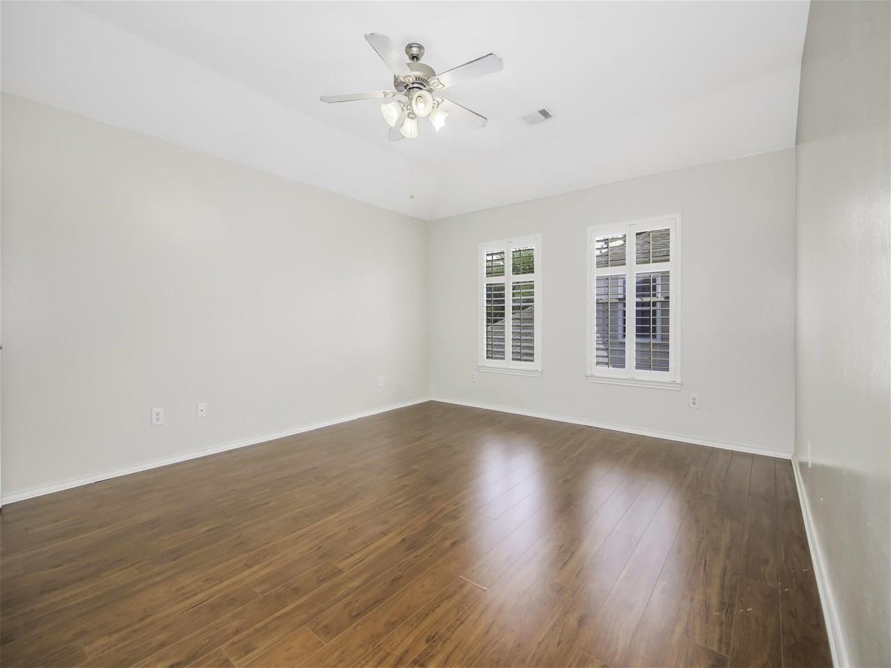 1140 W 25th St #1140B - Photo 3 of 27