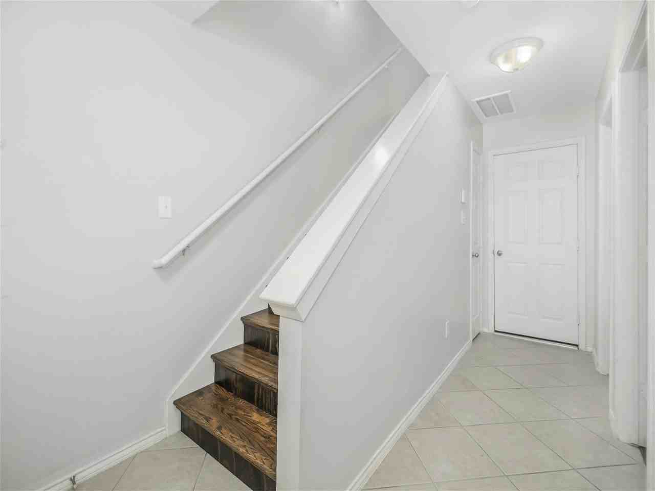 1140 W 25th St #1140B - Photo 7 of 27