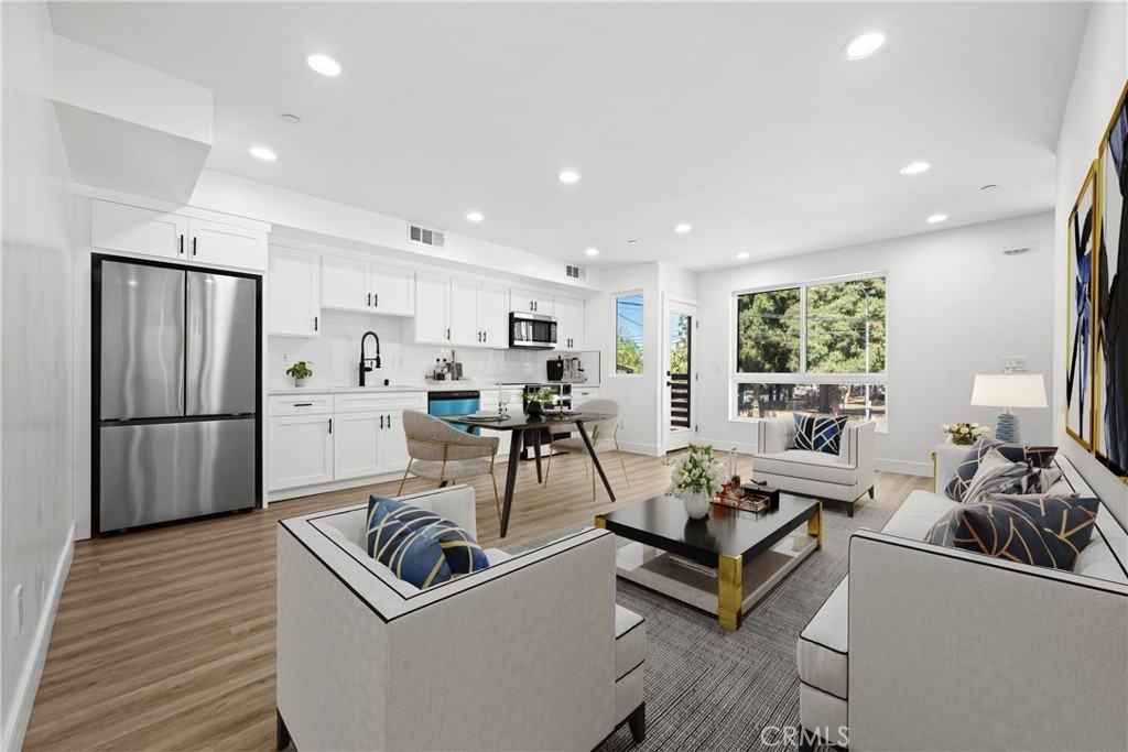 6704 Kester Avenue #6704 - Photo 7 of 31