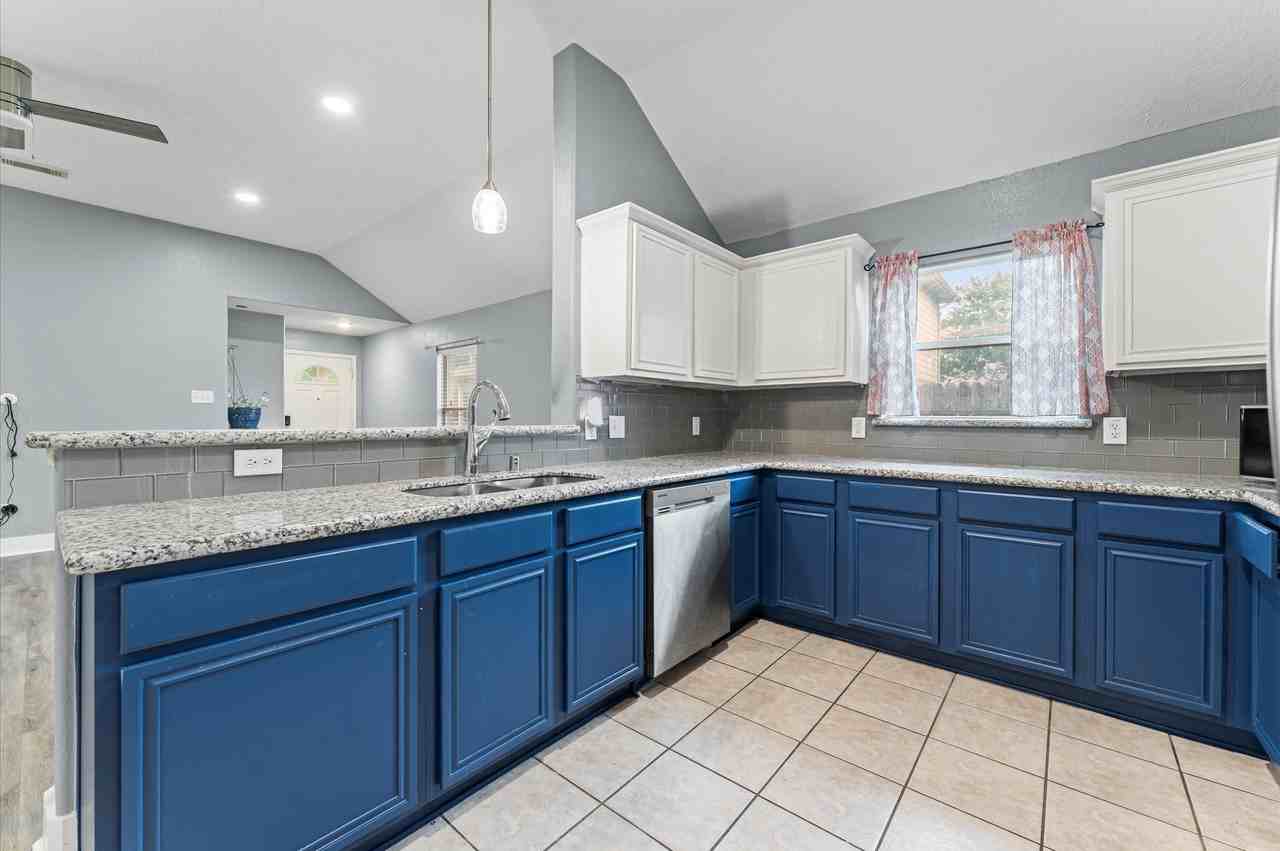 11919 Piney Bend Dr #11919 - Photo 2 of 17