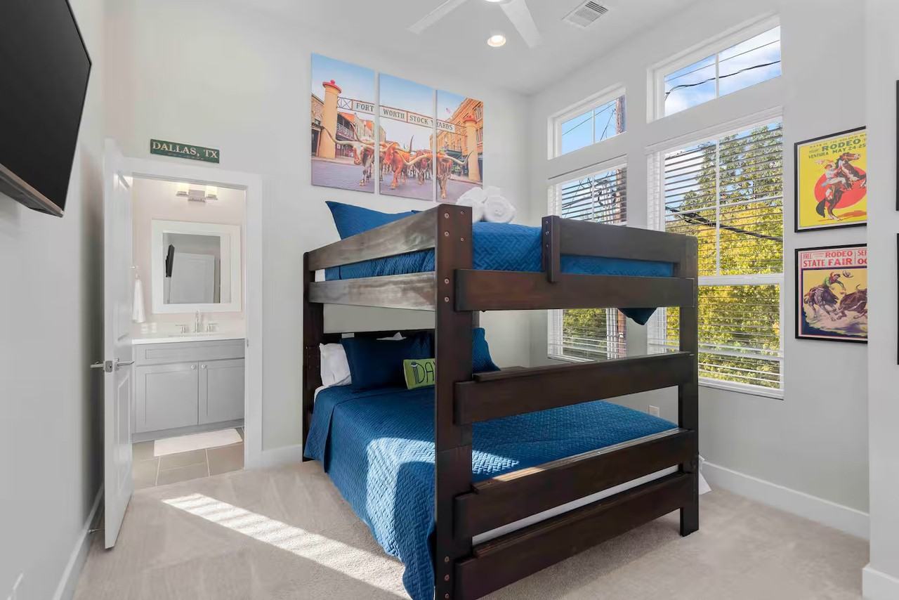 4202 Gillespie St #4202A - Photo 4 of 20