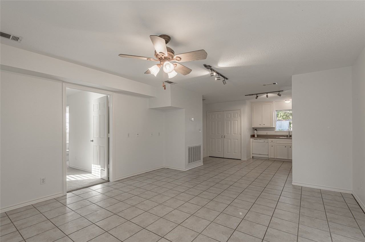 2118 Avenue M #2118A - Photo 7 of 32