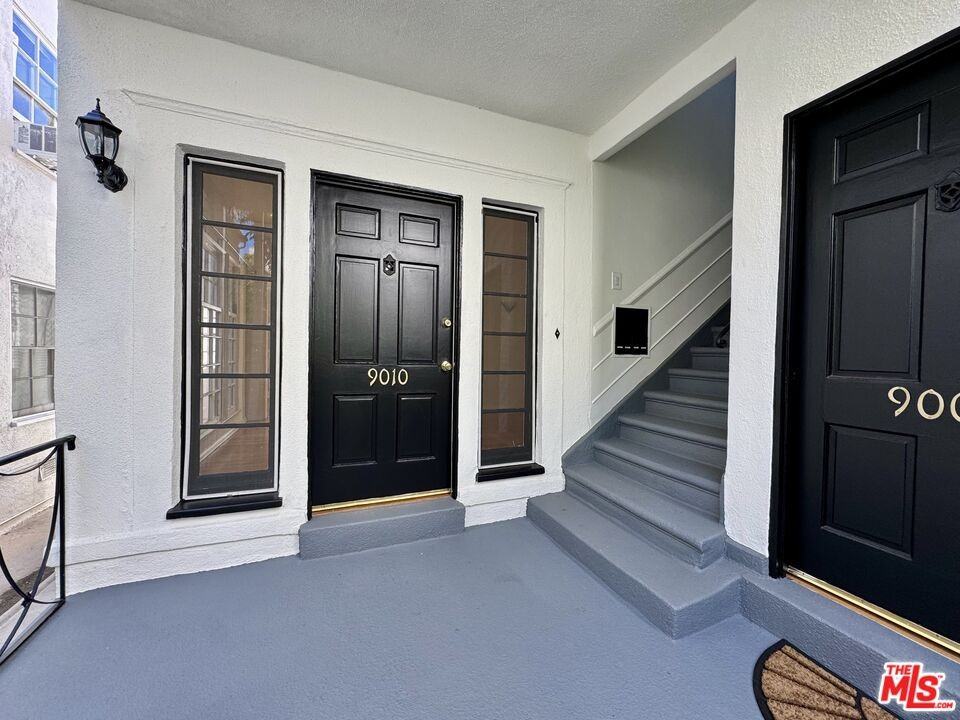 9010 Burton Way #9010 - Photo 4 of 9