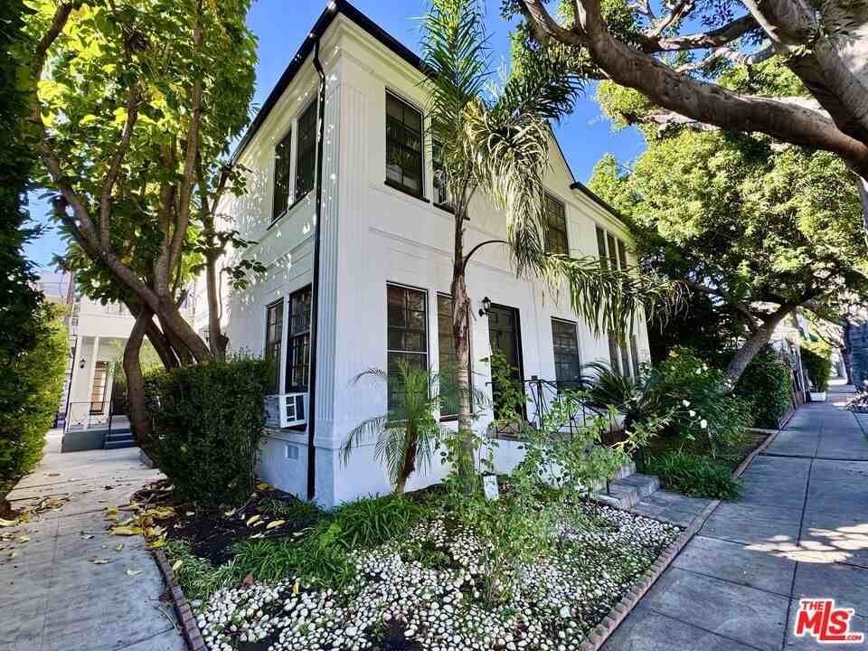 9010 Burton Way #9010 - Photo 6 of 9