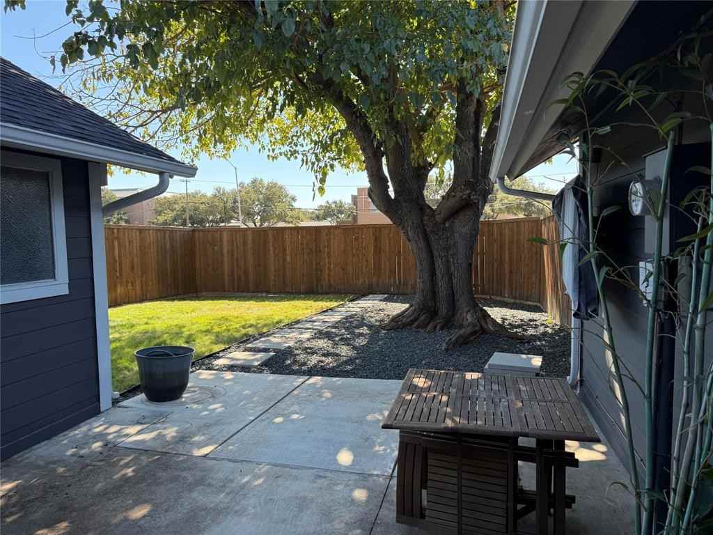 1504 Summertree Court #1504 - Photo 3 of 22