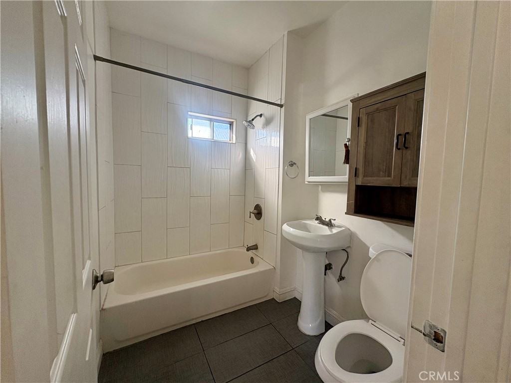 705 South Saint Louis Street #705 - Photo 3 of 6