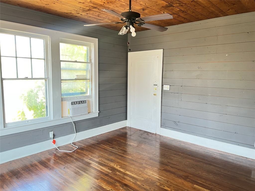 703 West 11th Street #703-5 - Photo 2 of 12