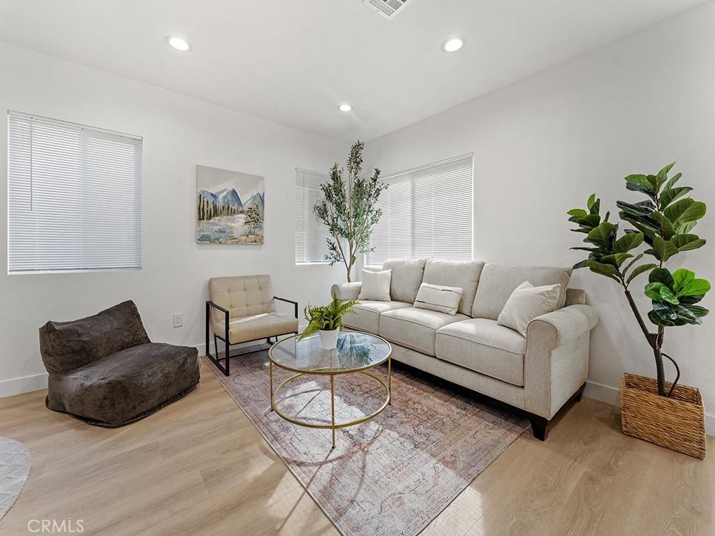 1411 West 7th Street #1411 - Photo 4 of 13