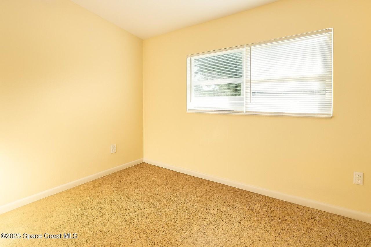 814 Warren Avenue #814 - Photo 2 of 9