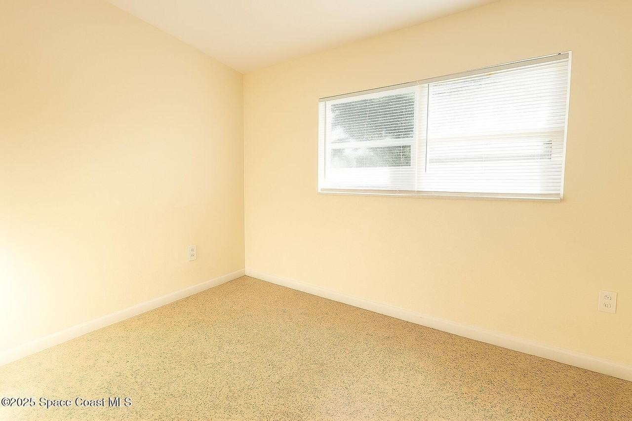 814 Warren Avenue #814 - Photo 3 of 9