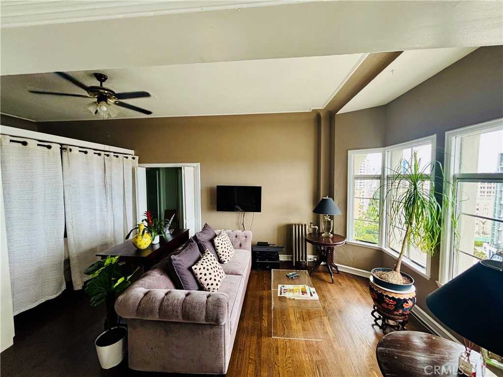 800 East Ocean Boulevard