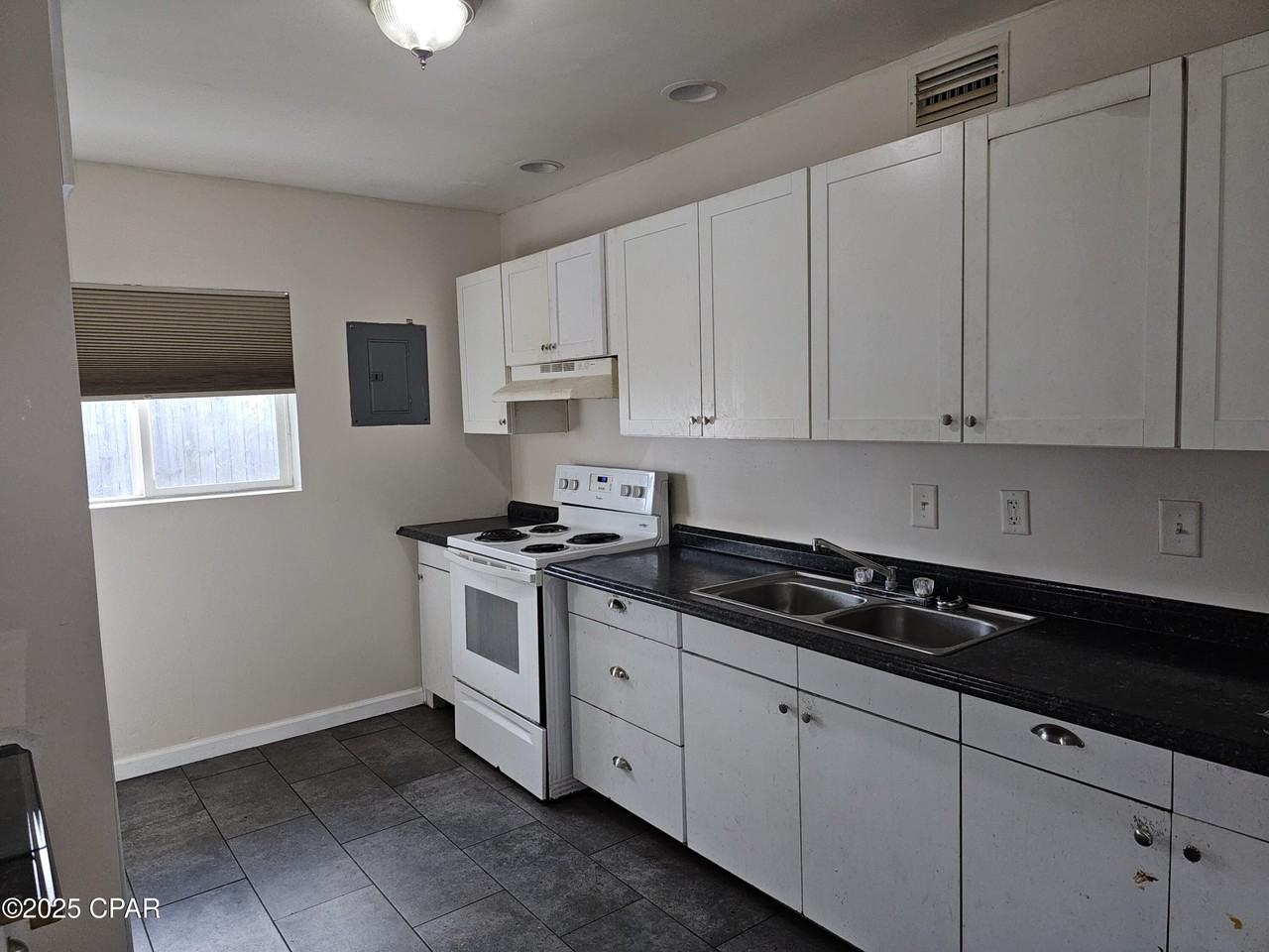 705 Satsuma Ave #705 - Photo 5 of 14