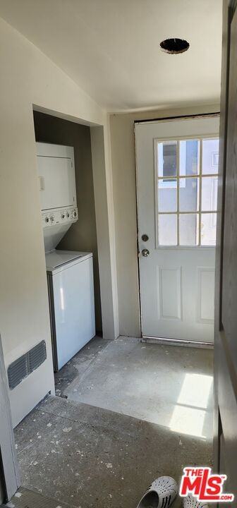 9717 Tujunga Canyon Boulevard #9717 - Photo 4 of 29