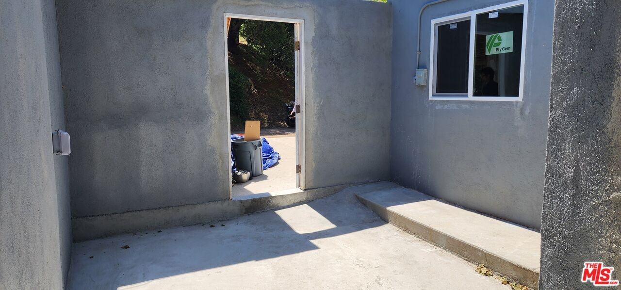 9717 Tujunga Canyon Boulevard #9717 - Photo 5 of 29