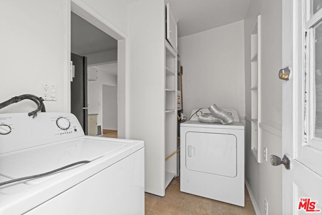 11813 Gateway Blvd #11813 - Photo 3 of 17