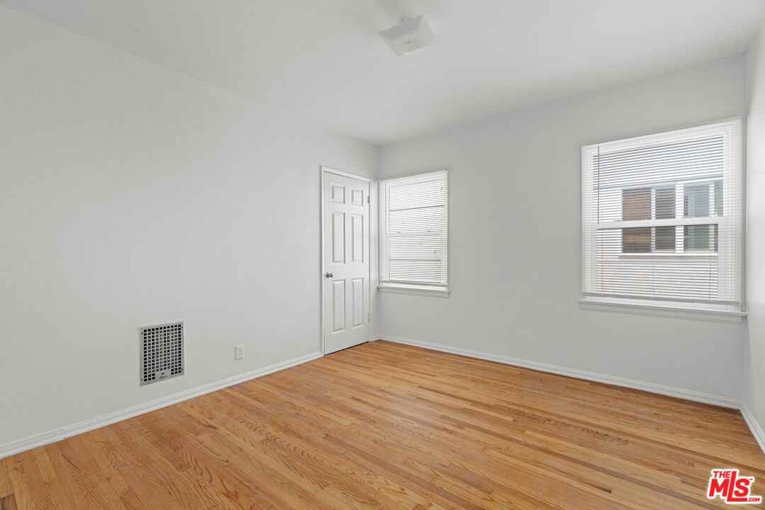 11813 Gateway Blvd #11813 - Photo 5 of 17