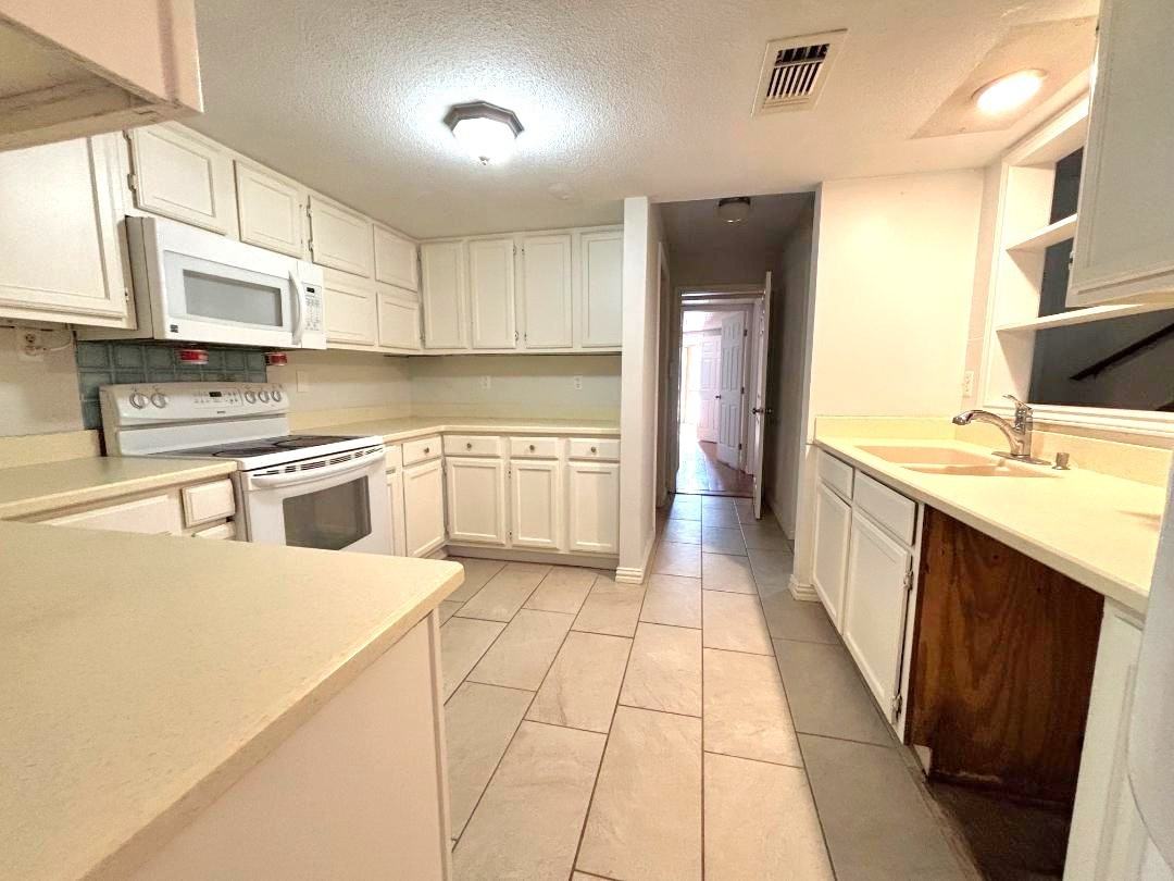 406 Bowie St #406 - Photo 2 of 11