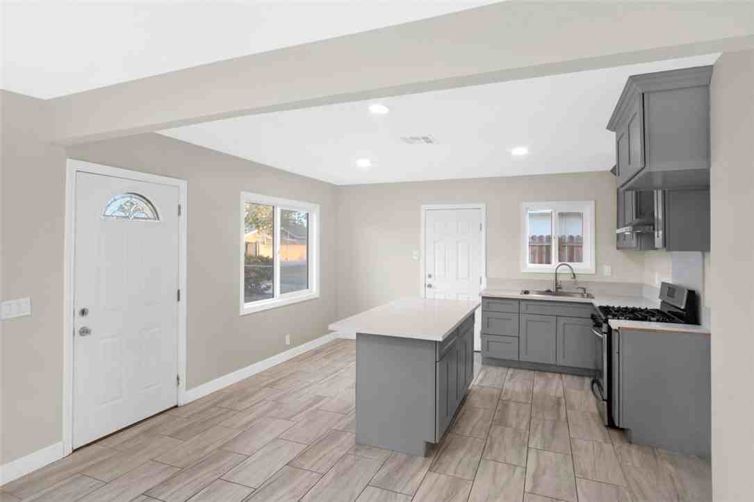 5522 Silver Drive #5522 - Photo 5 of 20