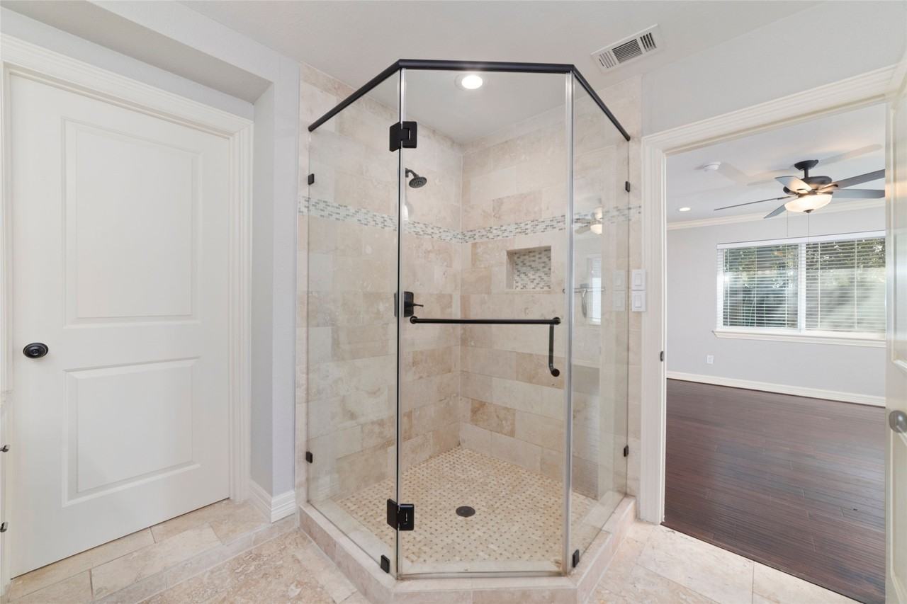 3815 April Ln #3815 - Photo 6 of 33