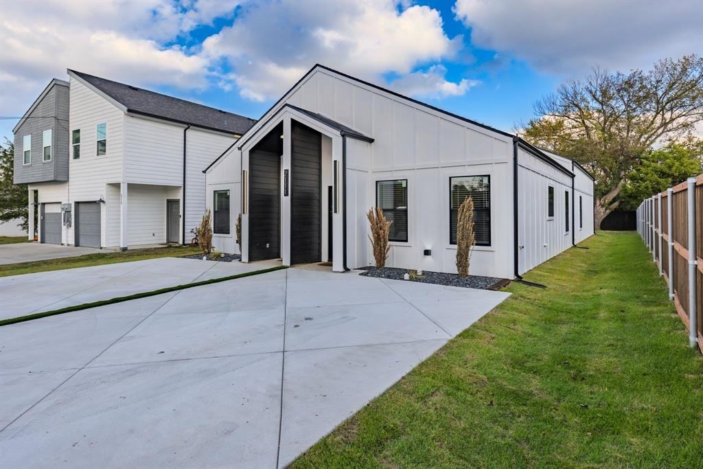 2111 Wright St #2111B - Photo 3 of 25