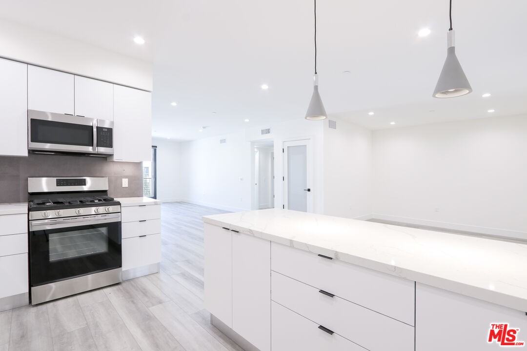 11800 Courtleigh Drive #11800-305 - Photo 7 of 18