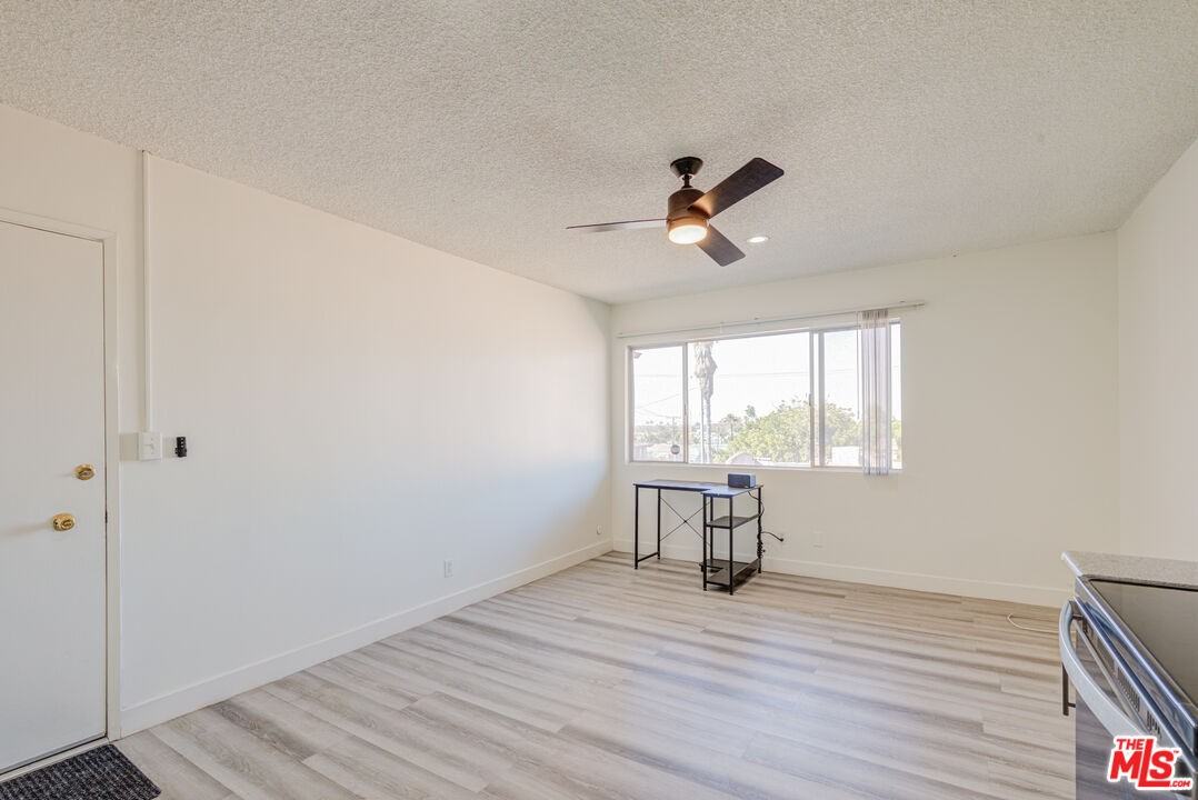 305 E Plymouth St #305A - Photo 4 of 13