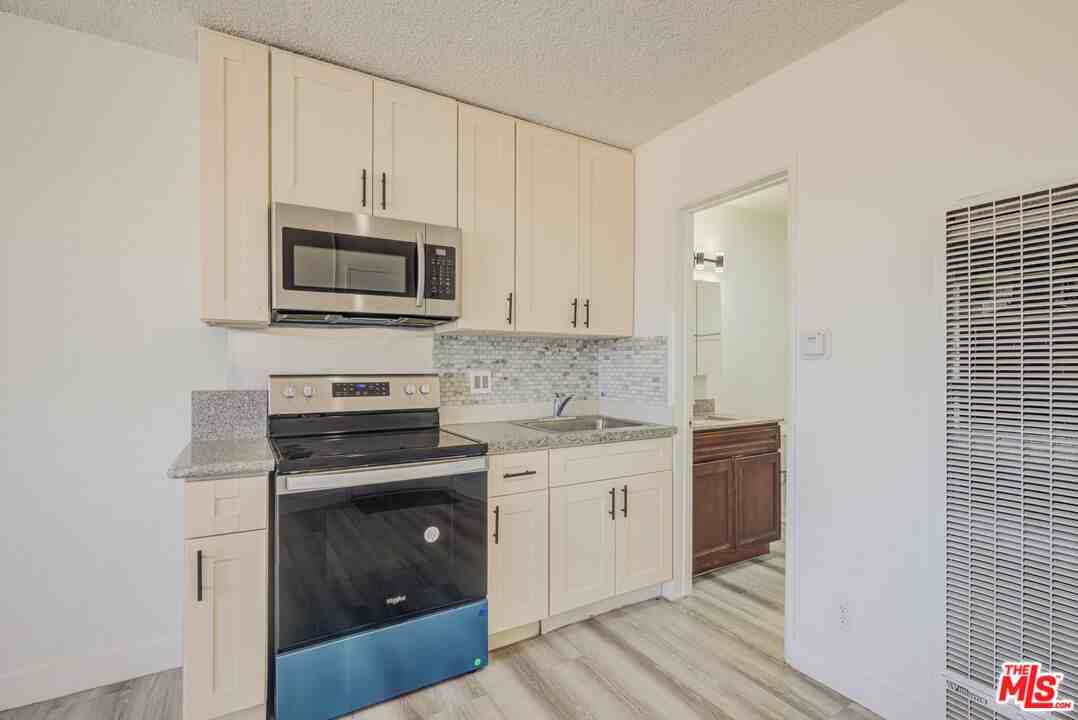 305 E Plymouth St #305A - Photo 6 of 13