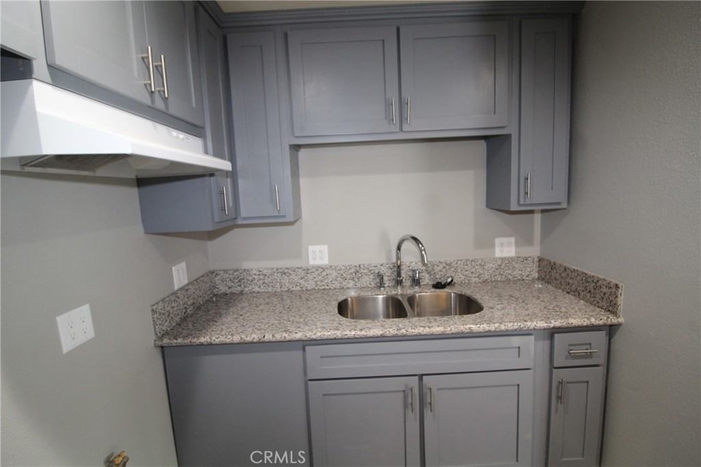 4986 Southern Avenue #4986E - Photo 2 of 9
