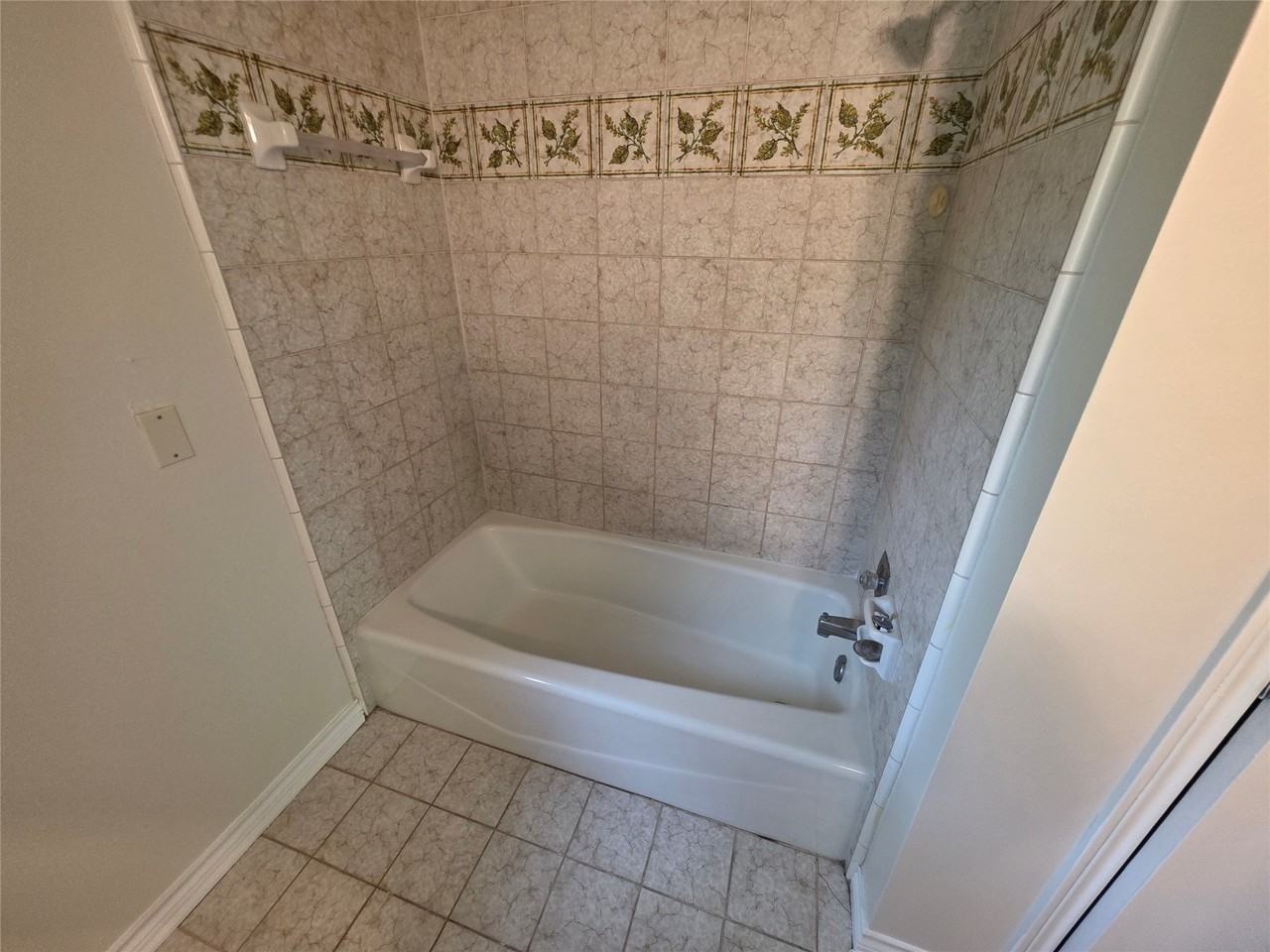 18 Mayfair Grove Ct #18 - Photo 7 of 28