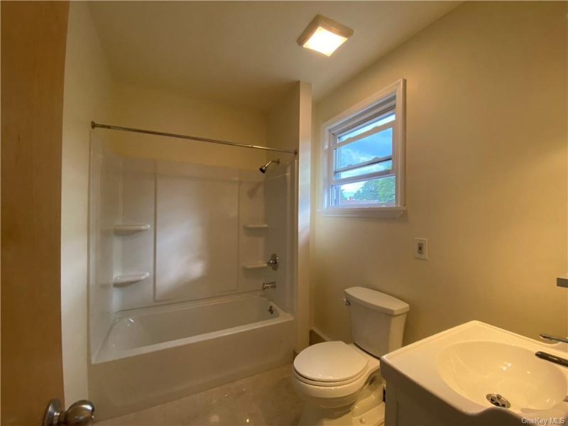 34 Franklin St #1 - Photo 5 of 13