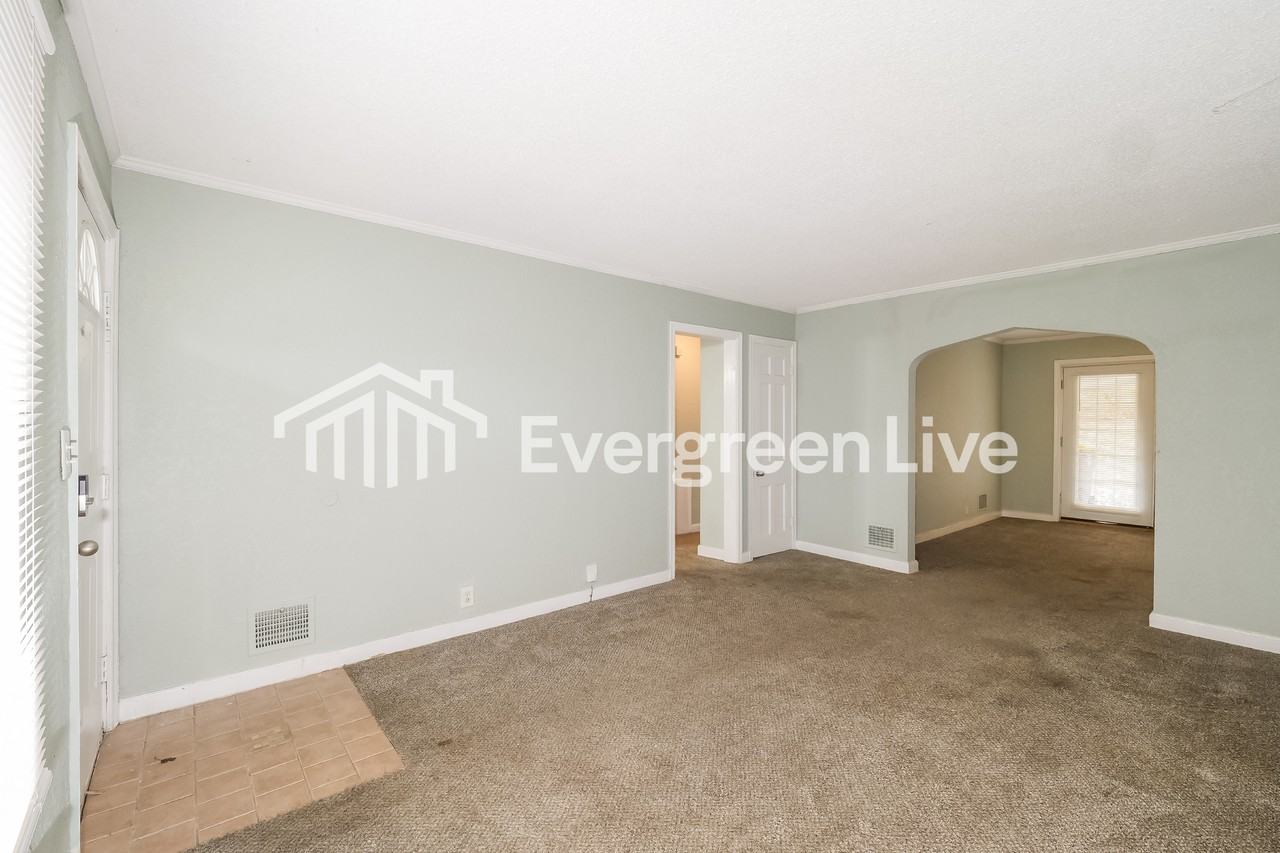 7506 Lydia Ave - Photo 3 of 16