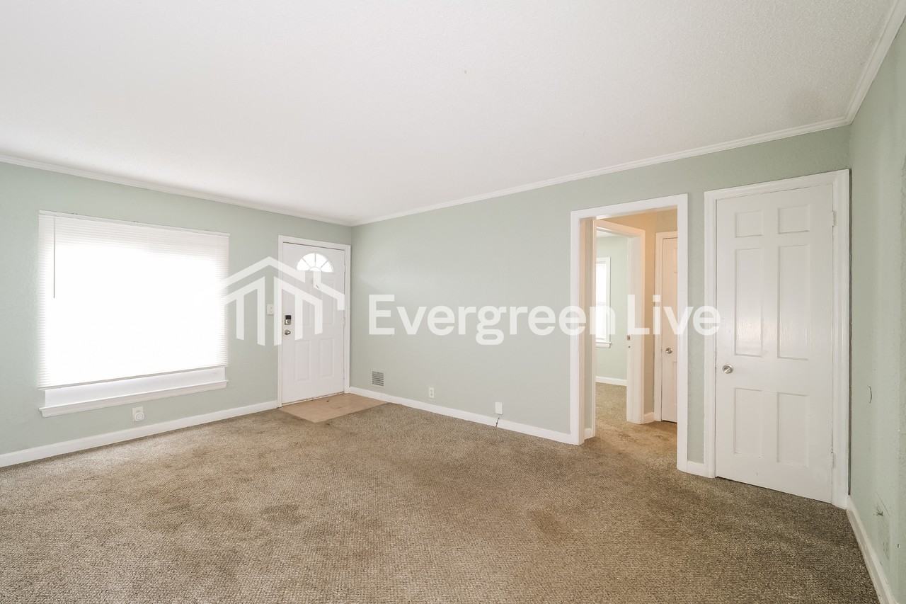 7506 Lydia Ave - Photo 4 of 16