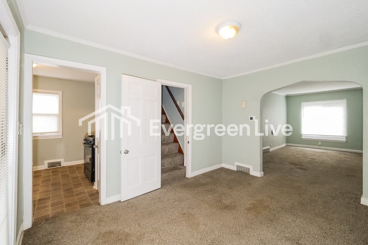 7506 Lydia Ave - Photo 6 of 16