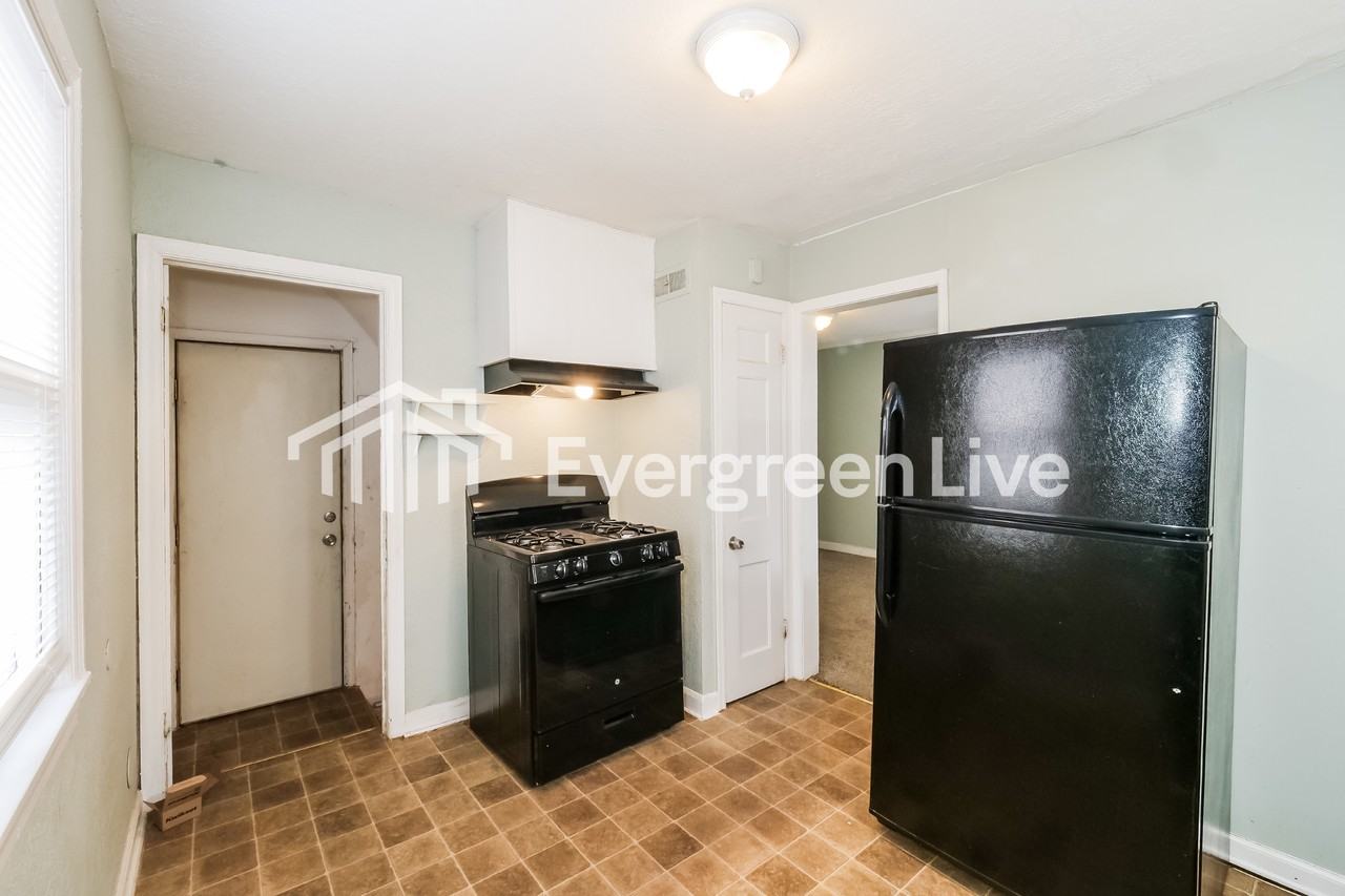 7506 Lydia Ave - Photo 7 of 16