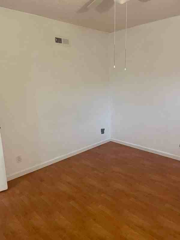 4513 W 132nd St ##B - Photo 5 of 11