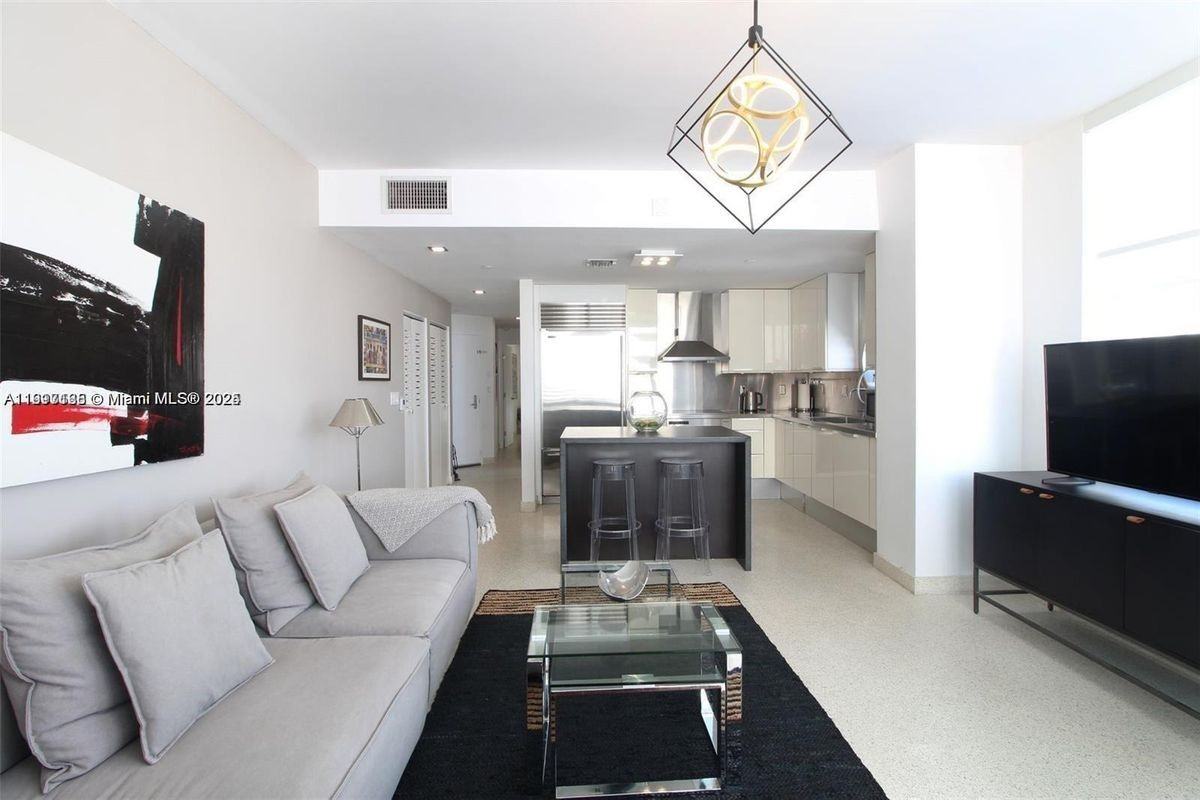 225 Collins Avenue ##6l - Photo 3 of 3