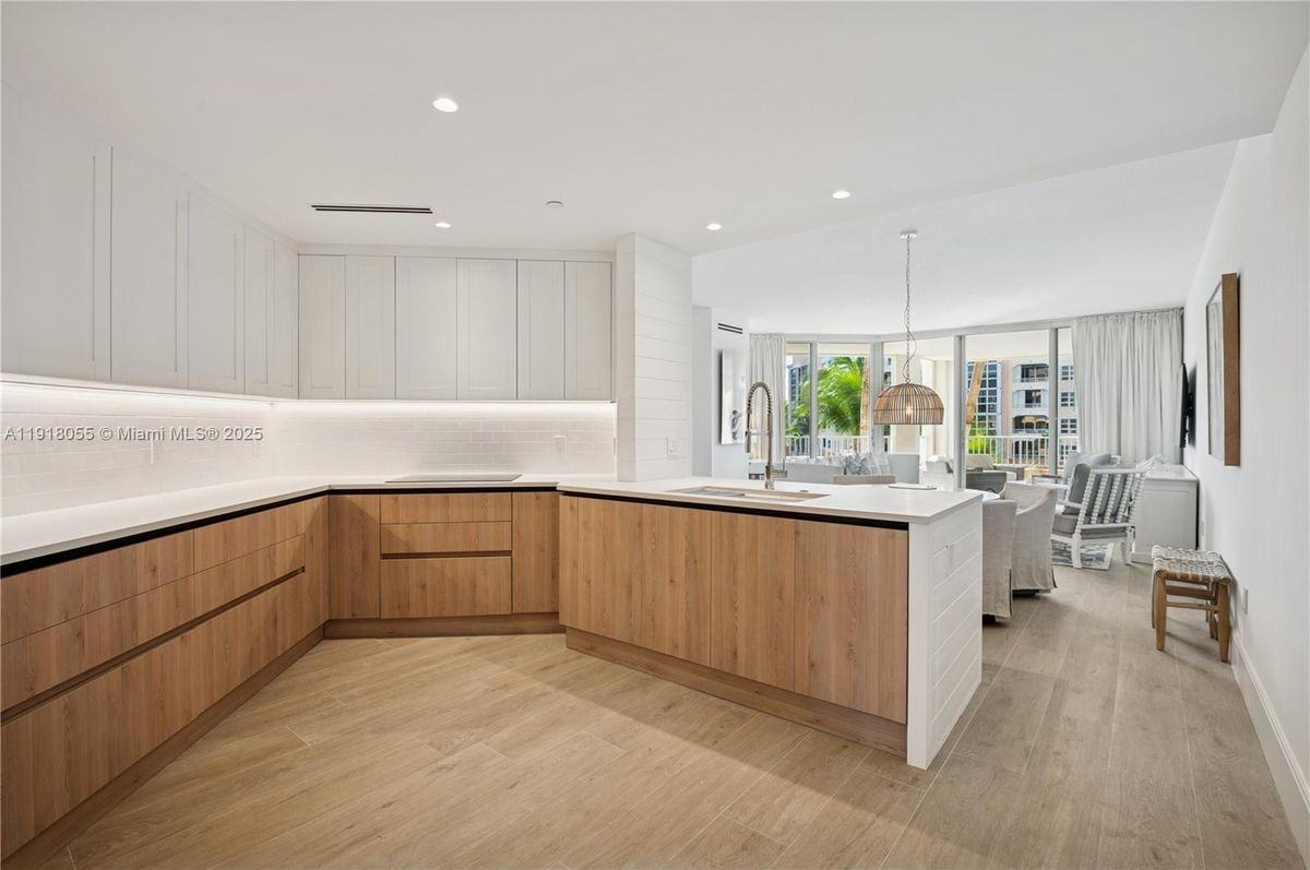 705 Crandon Blvd ##306 - Photo 2 of 3