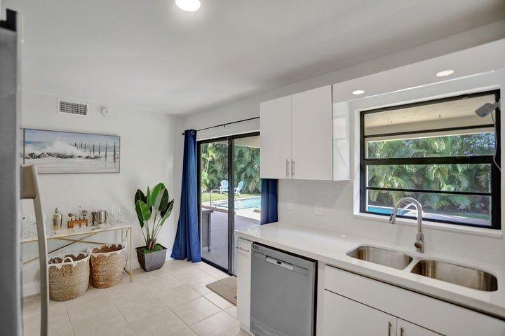 3530 West Chatelaine Boulevard - Photo 3 of 29