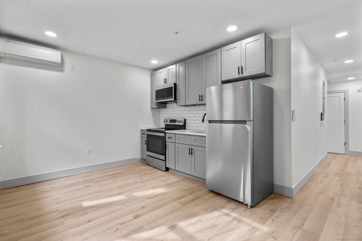 111 Bank St ##3d - Photo 2 of 8