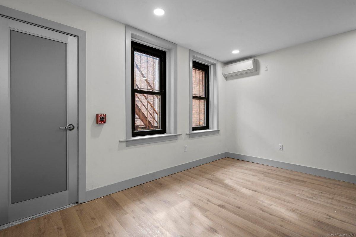 111 Bank St ##3d - Photo 3 of 8