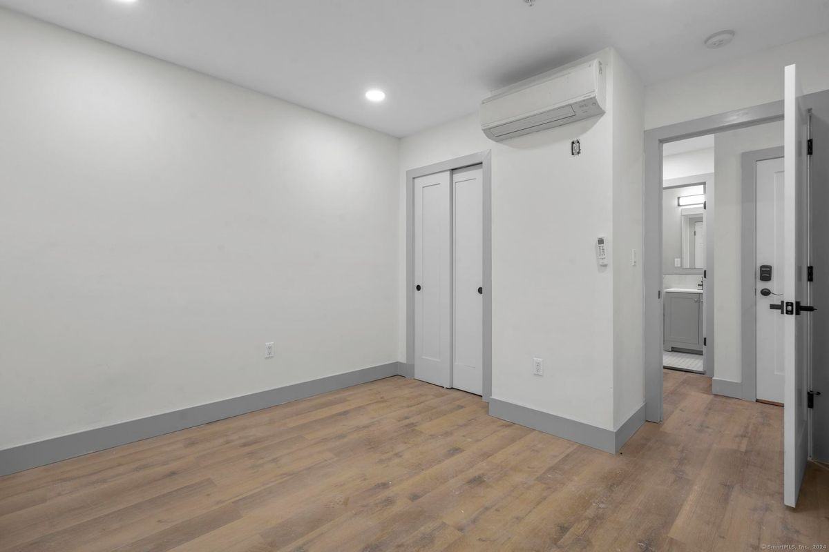 111 Bank St ##3d - Photo 5 of 8