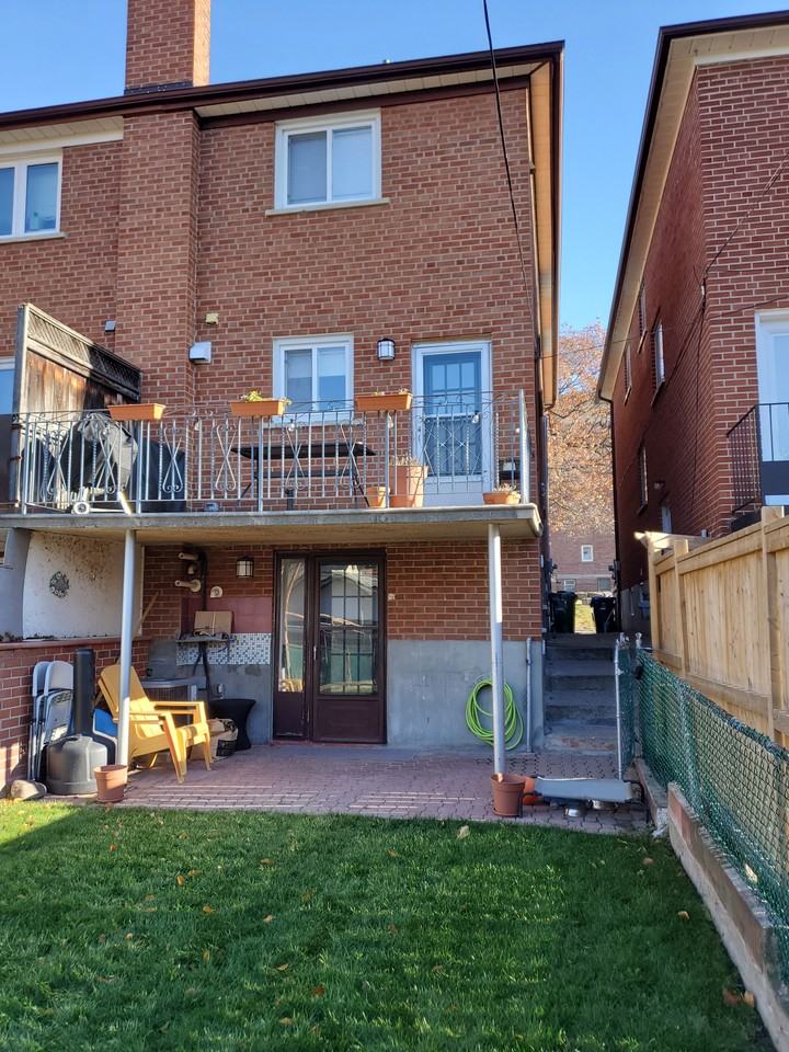 112 Winona Drive - Photo 2 of 11