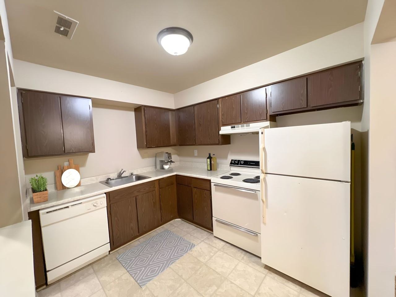 Chalet Villa Lakefront Community - Photo 6 of 50