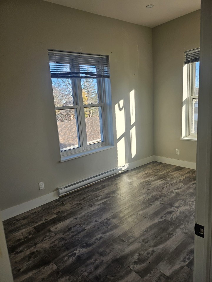 8 Wellington Street #3 - Photo 5 of 8