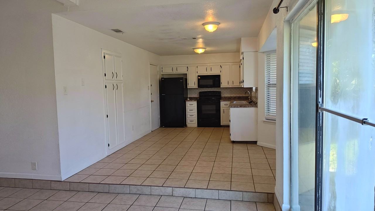 1003 N 4th St #NA - Photo 7 of 22