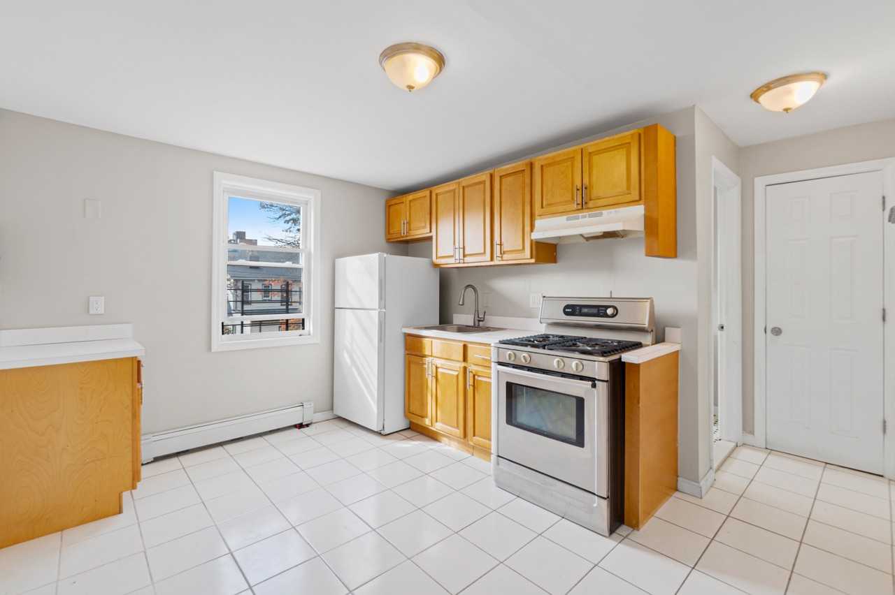 170 Mapes Ave #3 - Photo 2 of 9