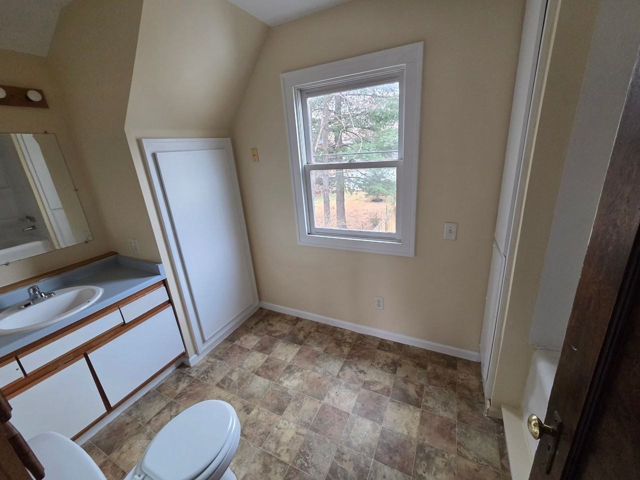 1712 Vernon St - Photo 7 of 8