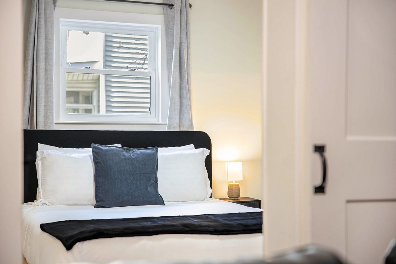 37 Gold Avenue Northwest #1