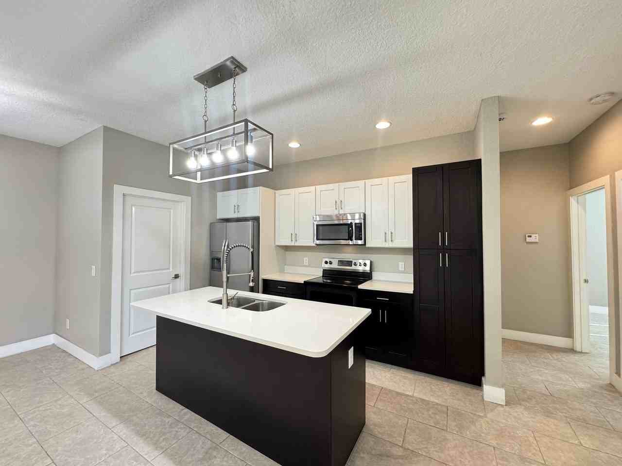 279 Elm Court - Photo 5 of 27