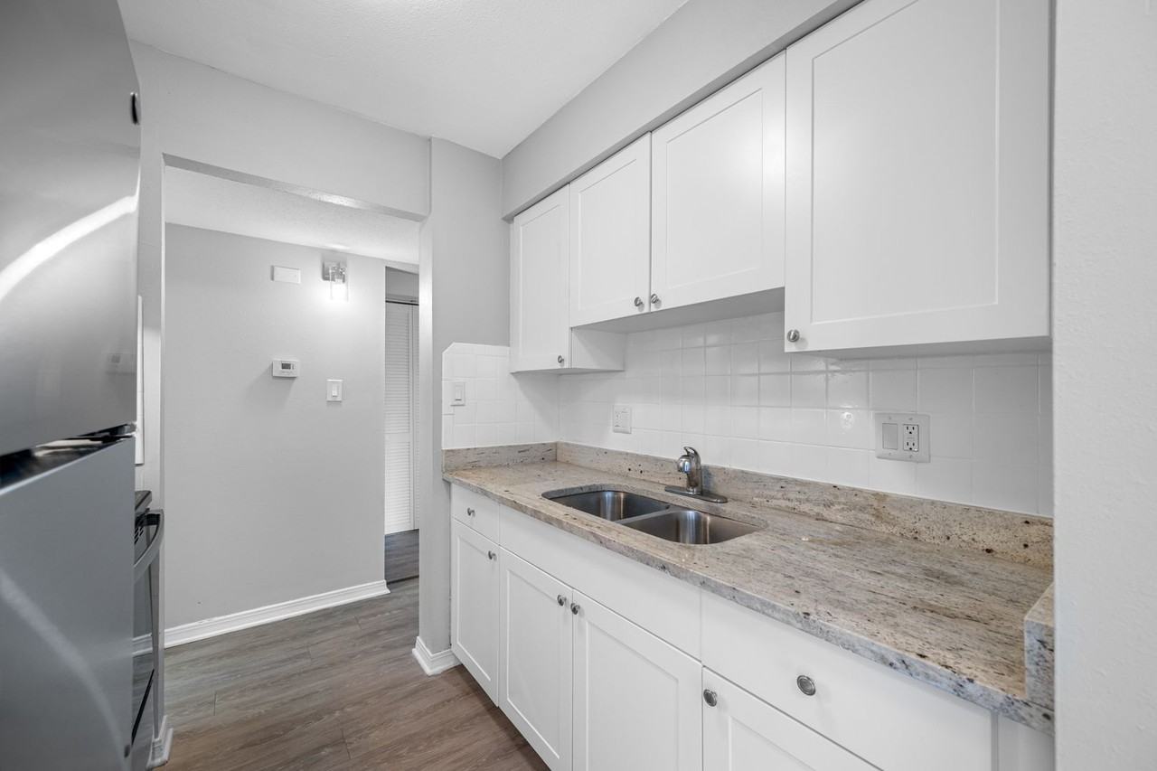 Breezy Palms - Photo 7 of 49